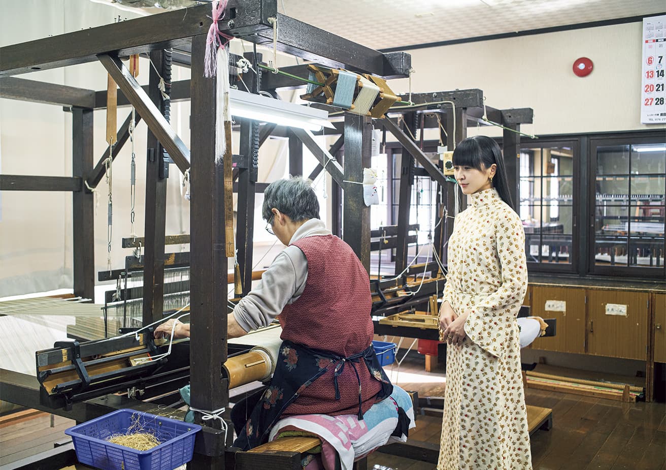 機織りを見学。