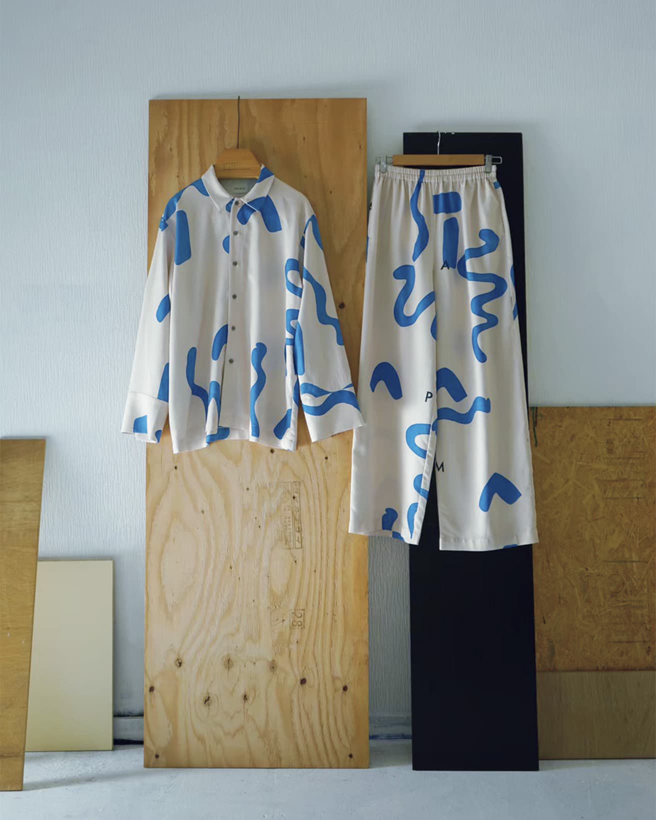 感謝の海を表現した《thanks sea summer pajamas》19,990円。