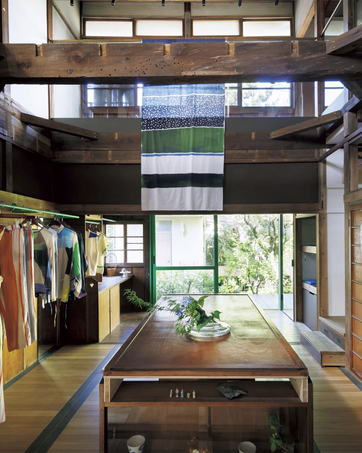 表参道の築80年の家を改装した〈PAMM〉初の旗艦店。設計事務所imaとspoken words projectの共同設計です。