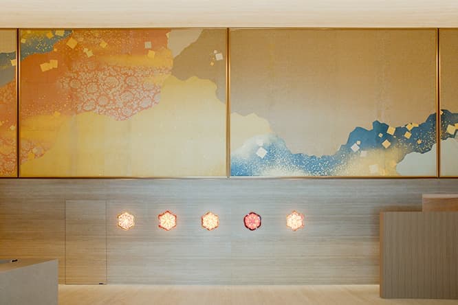 〈The Okura Tokyo〉オークラ ヘリテージウイングの5Fロビーにある、壁面装飾の文様の元ネタは次のどれ？