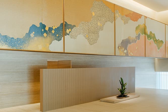 〈The Okura Tokyo〉オークラ ヘリテージウイングの5Fロビーにある、壁面装飾の文様の元ネタは次のどれ？