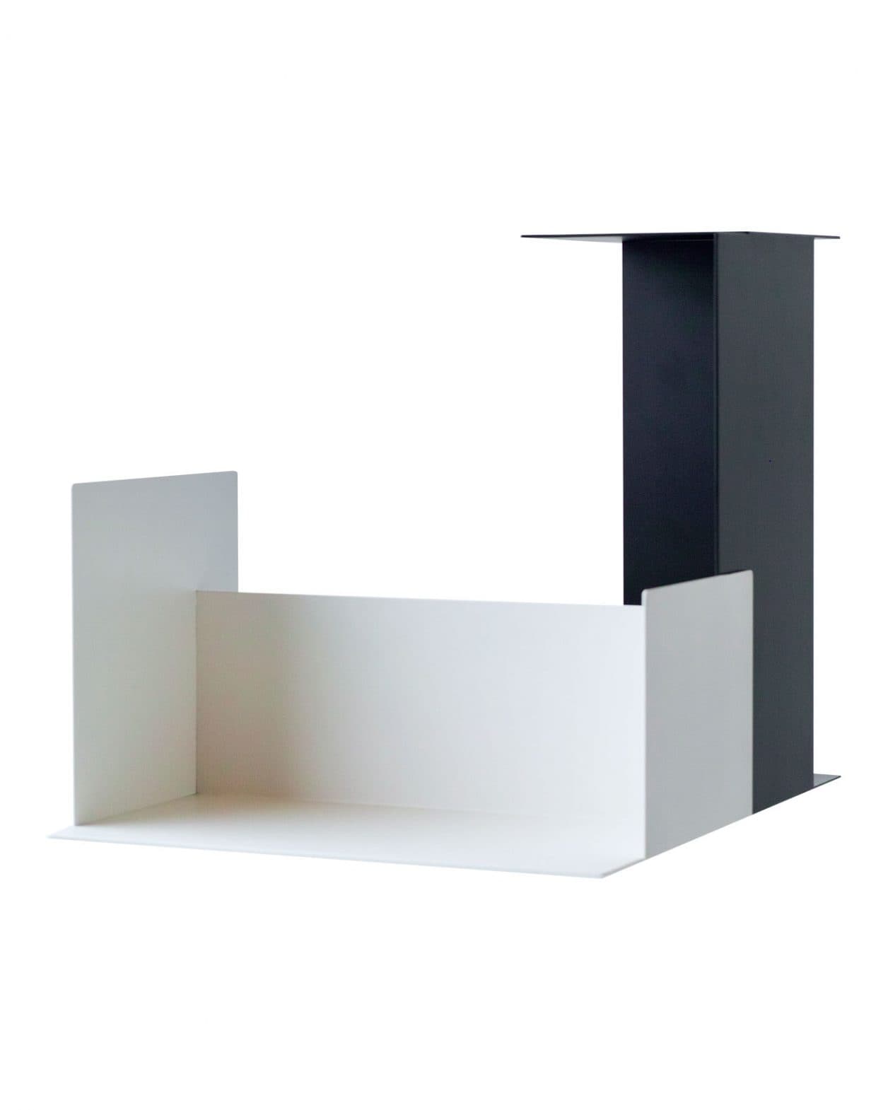 京都の古道具店のオリジナルプロダクトは、日頃の商品陳列から生まれたディスプレイ台。