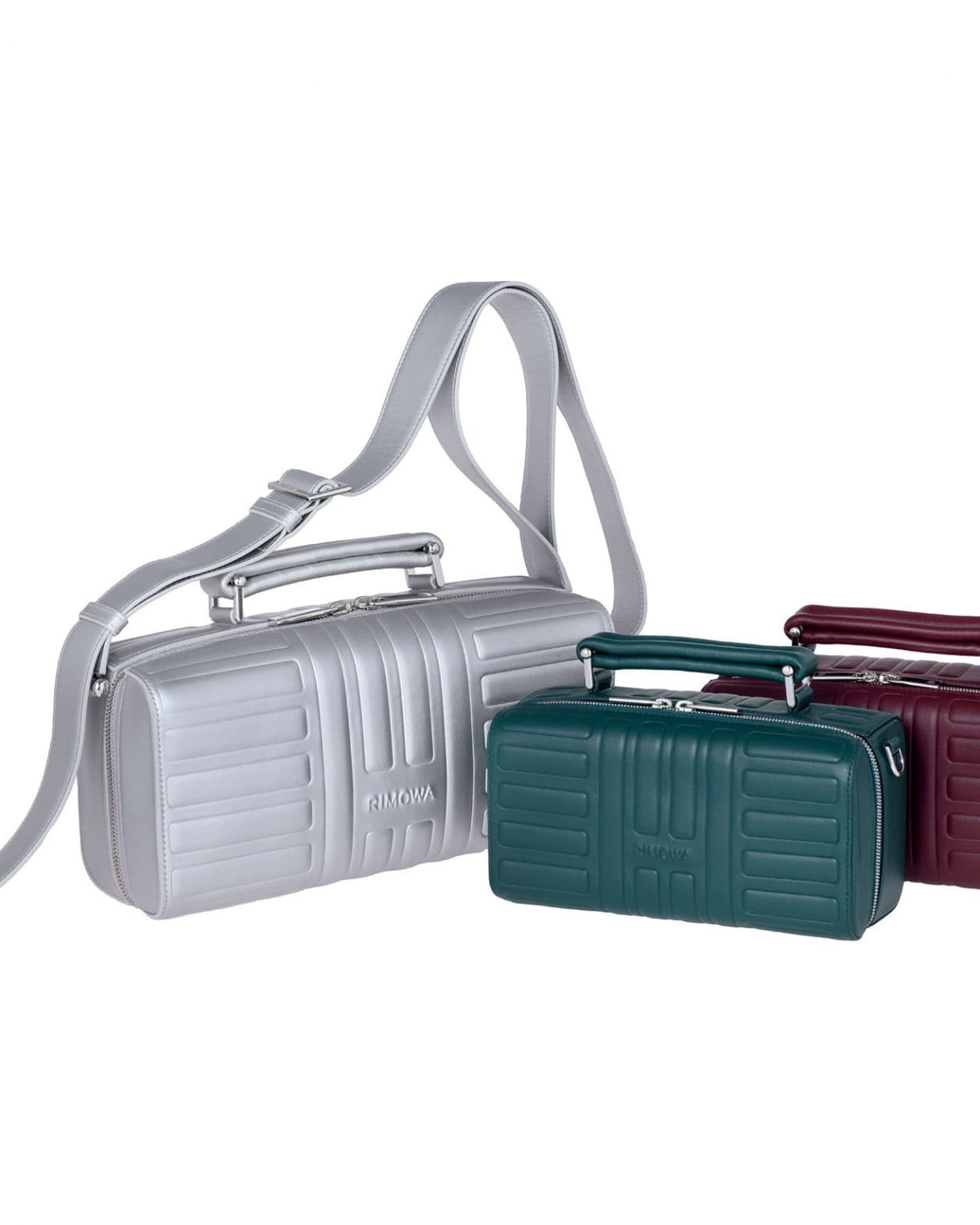 旅のDNAを受け継ぐ、〈リモワ〉初のレザーバッグが登場。