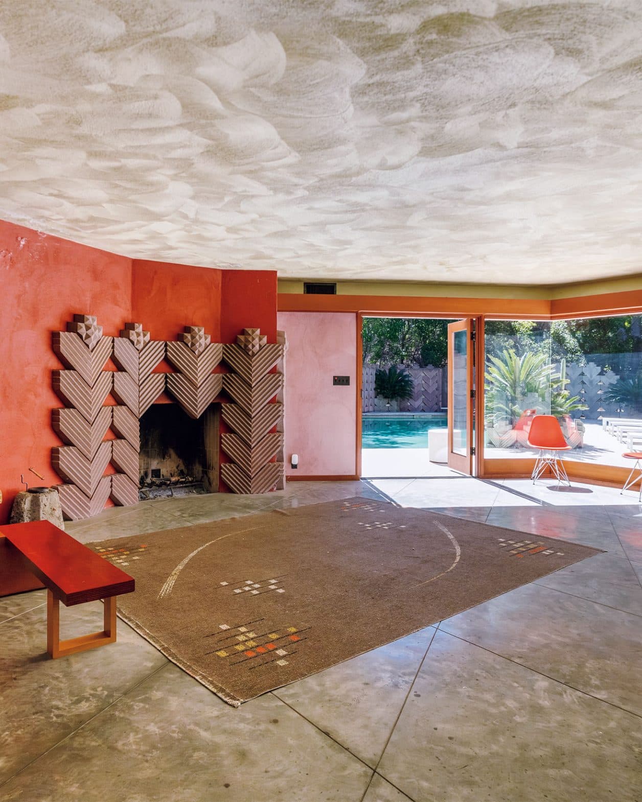 ミッドセンチュリーの至宝。デヴィッド・リンチ所有のハリウッド邸宅が販売中！