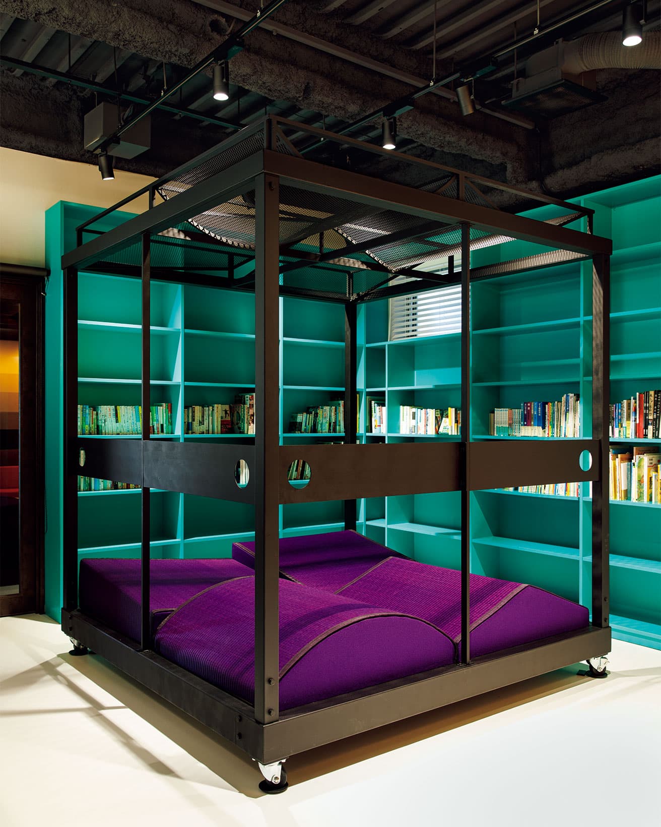 京都芸術大学教授で建築家の小野暁彦設計による《天命反転茶室》。