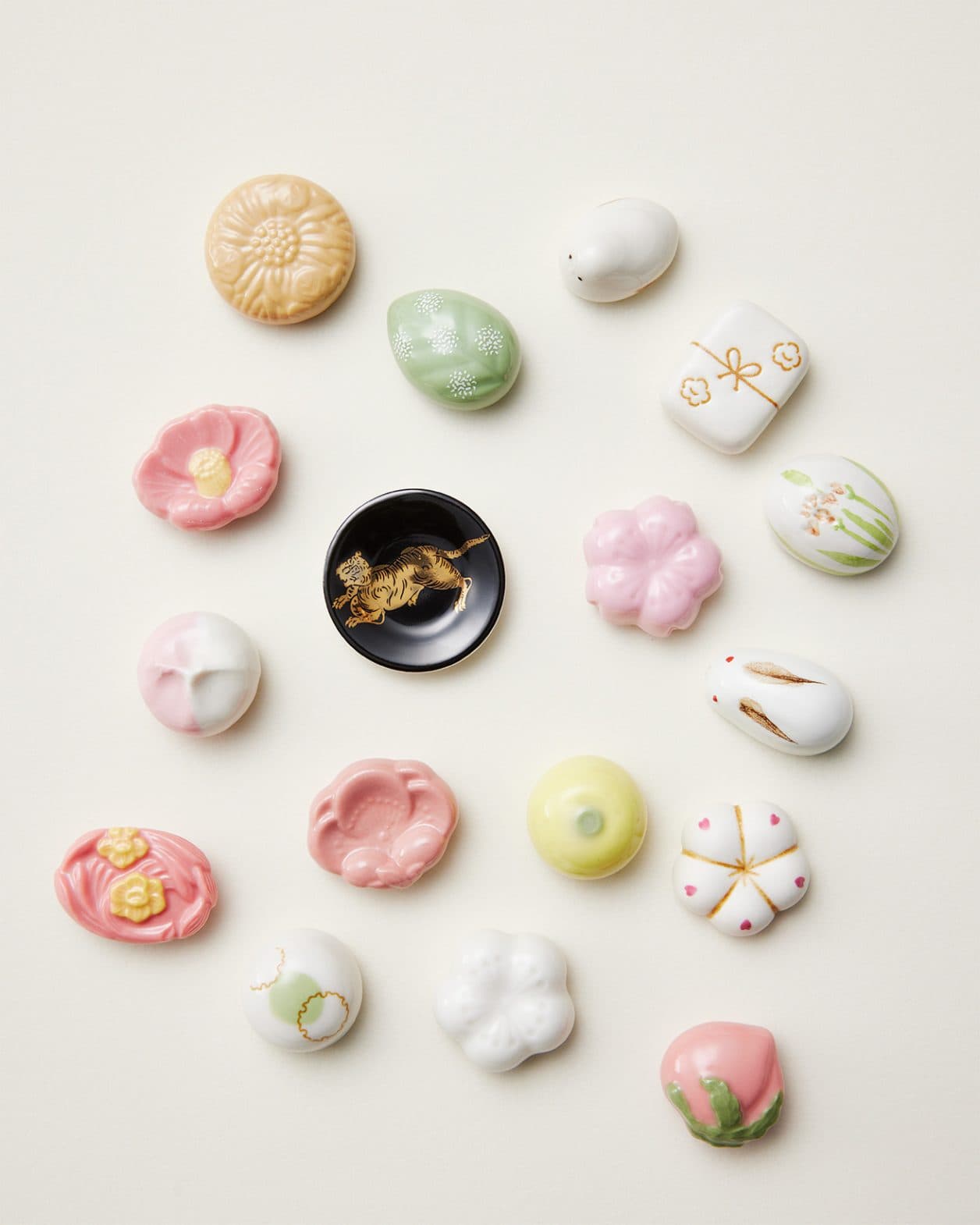1980年からパリの街の中で和菓子を、日本文化を、伝える〈とらや〉。 日仏のお菓子文化の展示に注目。