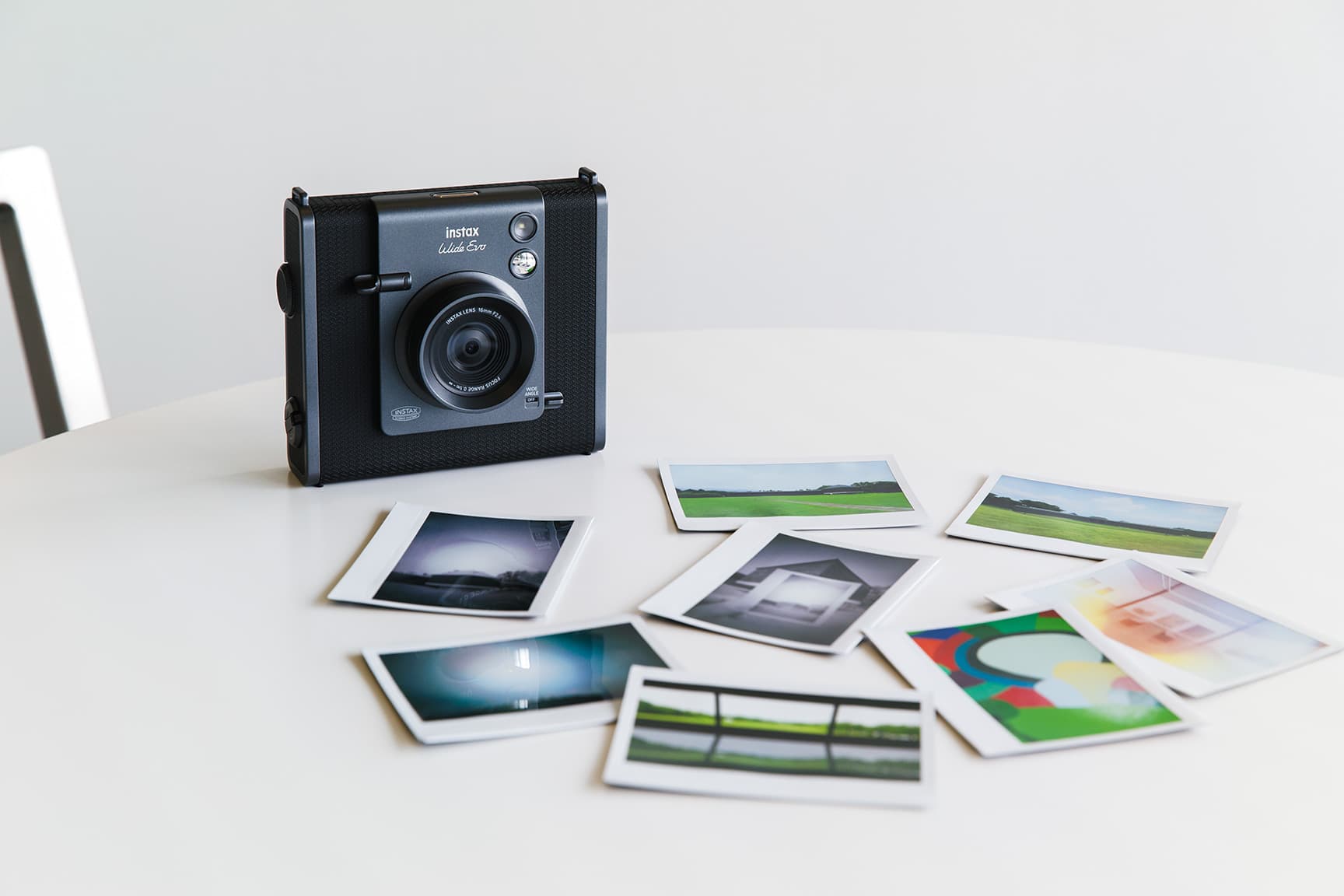 【FUJIFILM instax WIDE Evo™】豊かな自然と磯崎新の建築。 その融合を新たな目線で再発見。