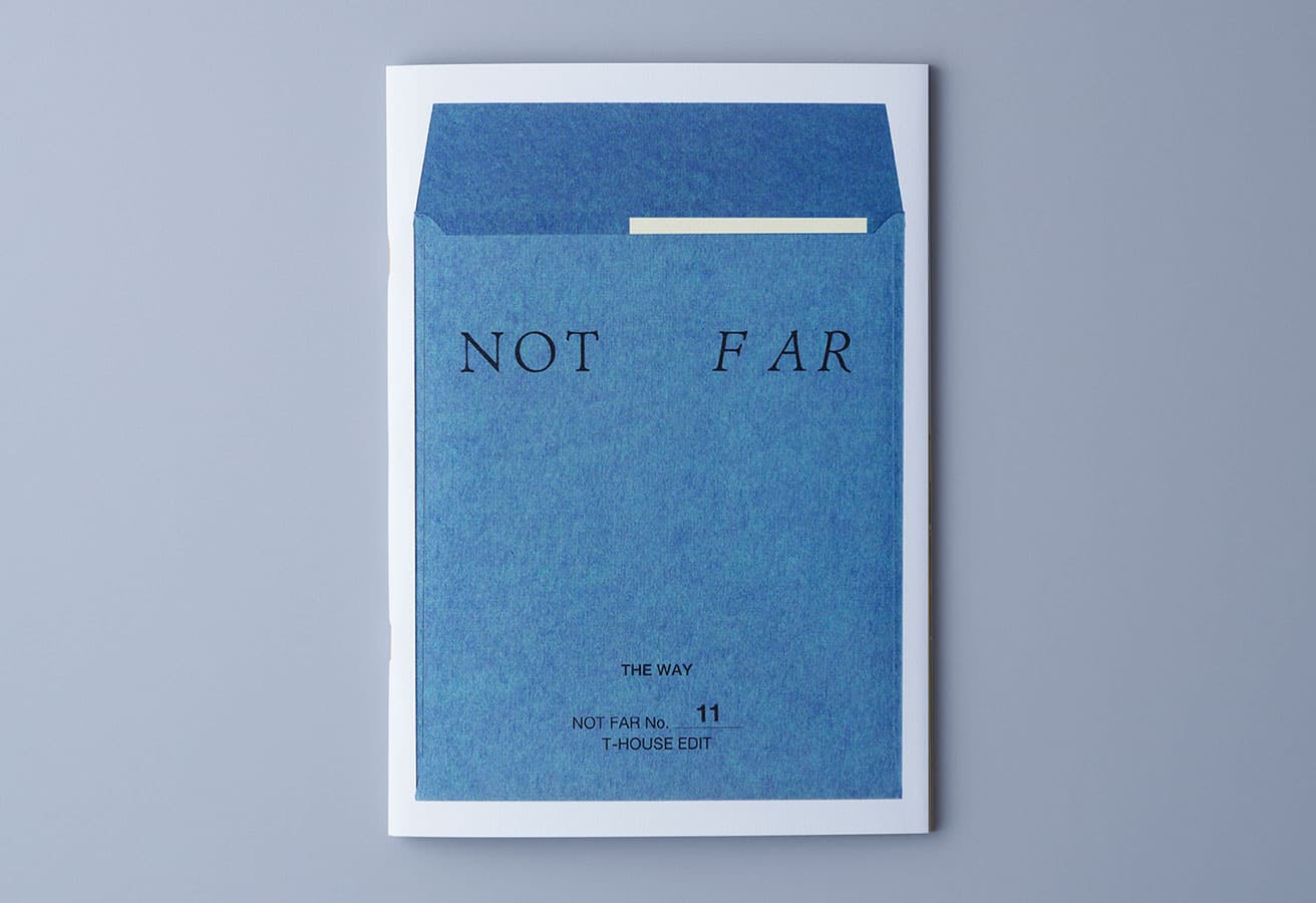 『NOT FAR #11』（通常版）の表紙。
