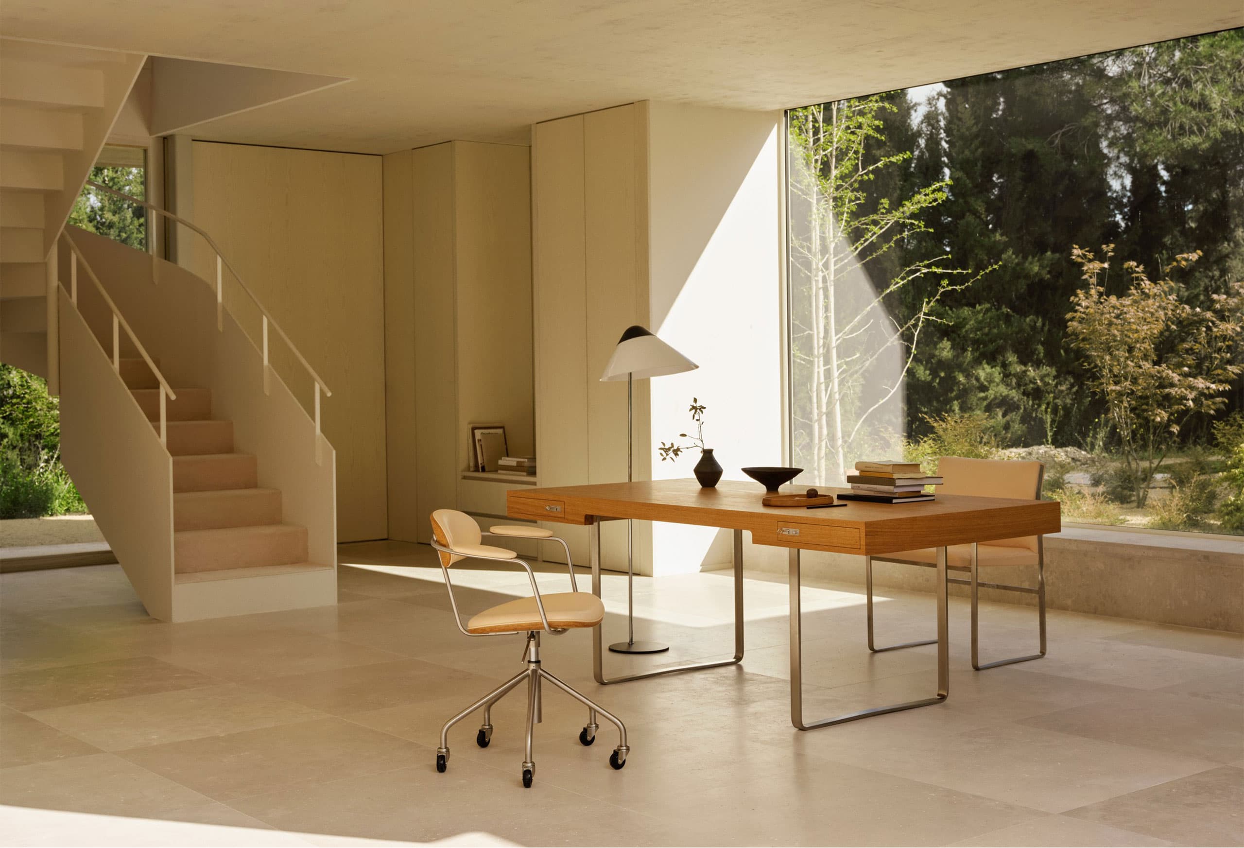 ウェグナーの幻の椅子、ついに復刻! など〈カール・ハンセン&サン〉の3つのトピックをお届け。