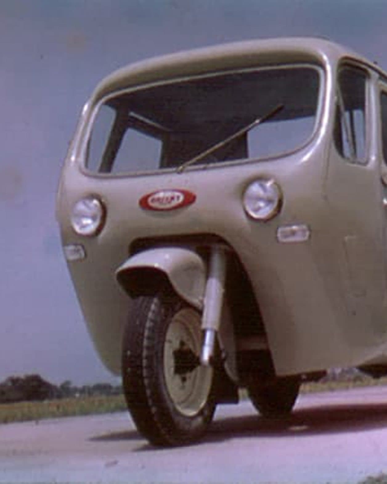 柳宗理は愛車を乗り回すなど車好きだったが、彼が「民藝の心を持つ」として挙げたのはどんな車?