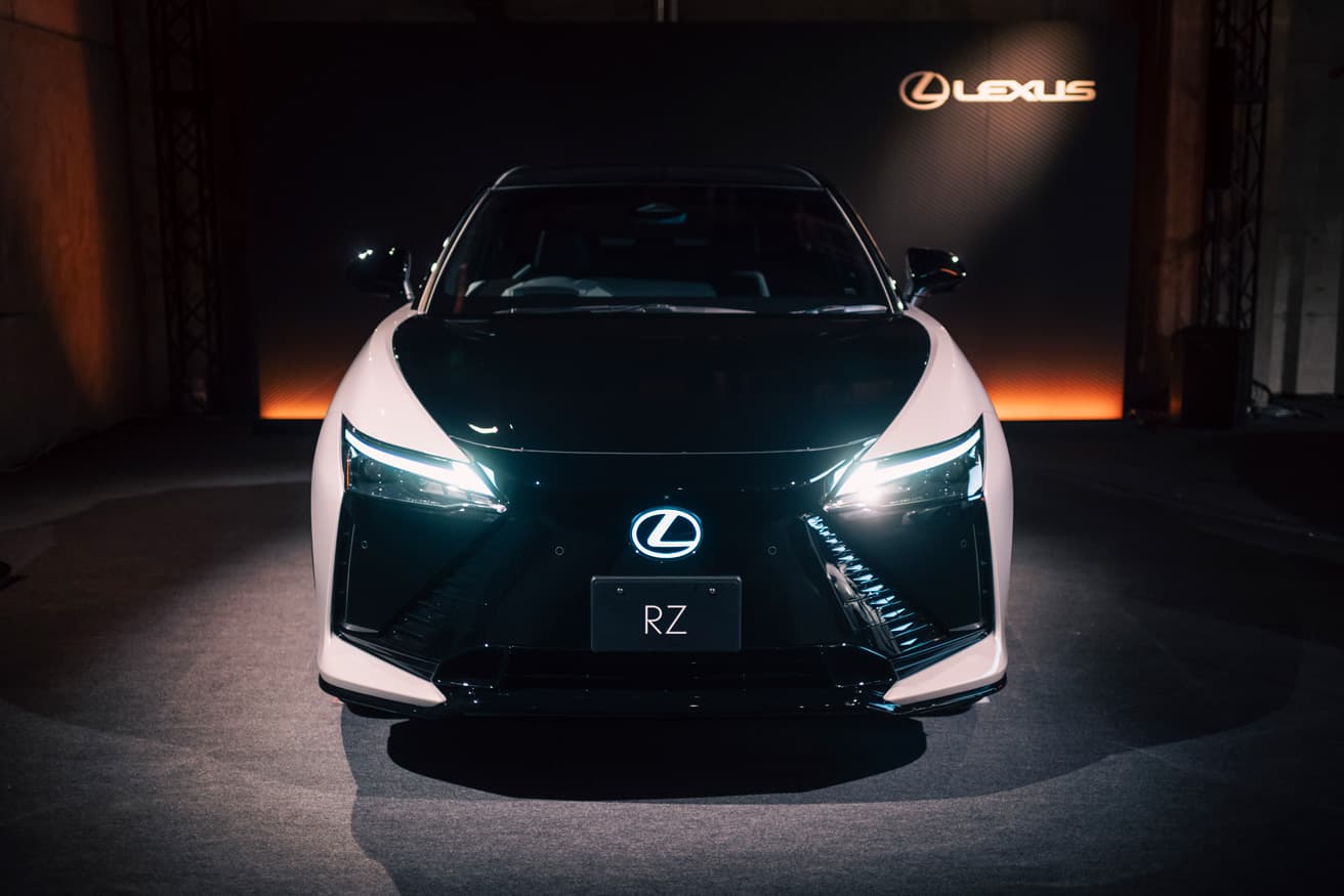 新開発の「インタラクティブ・マニュアルドライブ」と「ステア・バイ・ワイヤ」搭載。進化を遂げた「RZ」。