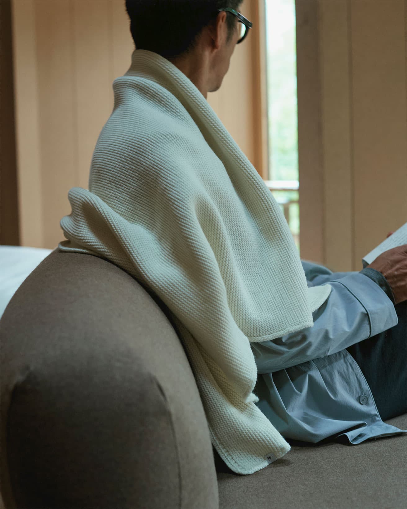 ブランケット30,800円、シャツ26,400円、パンツ24,200円 ※すべて光電子アイテム