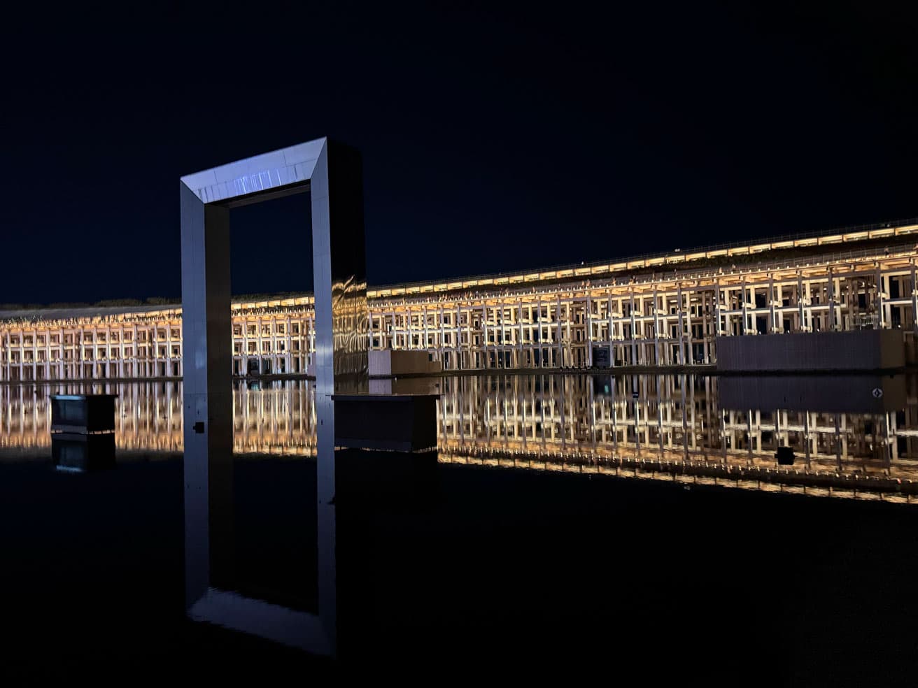 2025年10月13日、万博最終日、閉幕30分前の大屋根リング。photo_Chieko Yoshiie